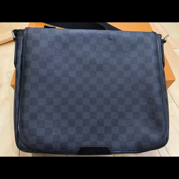Louis Vuitton Damier District Messenger bag MM - Picture 10 of 12
